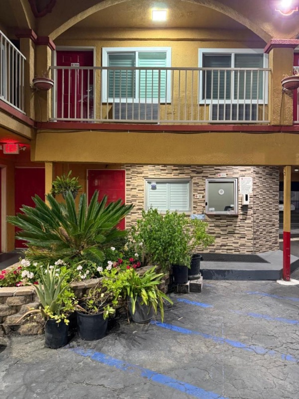 Florentina Motel - Los Angeles image 7